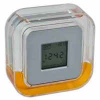 Настольные многофункциональные часы в пластиковом корпусе с оранжевой жидкостью
